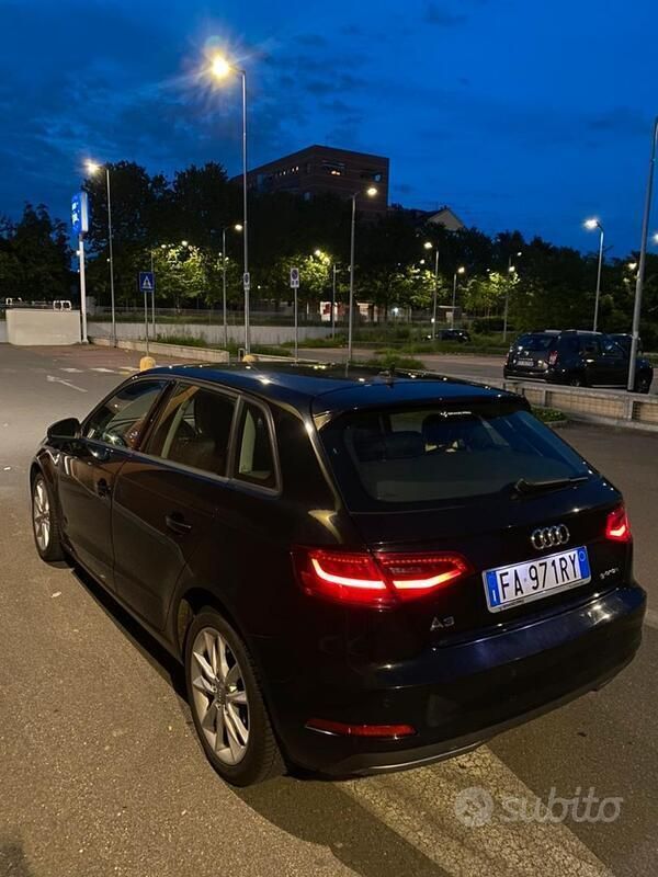 Nero Usata 2015 Audi A3 Tre volumi | 10.500 € (Buon prezzo) - Immagine 1/4