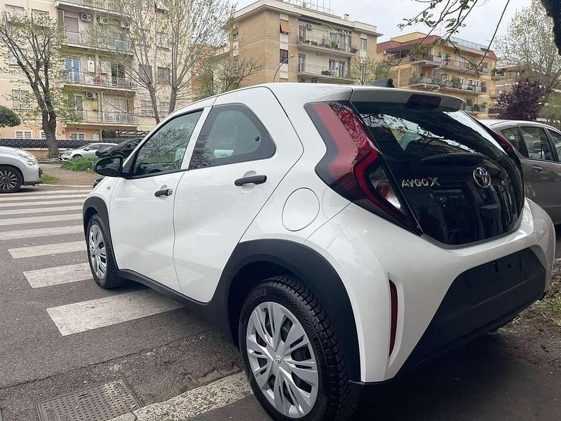 Usata Toyota Aygo X Active 69 CV (50 kW) 2022 Bianco SUV