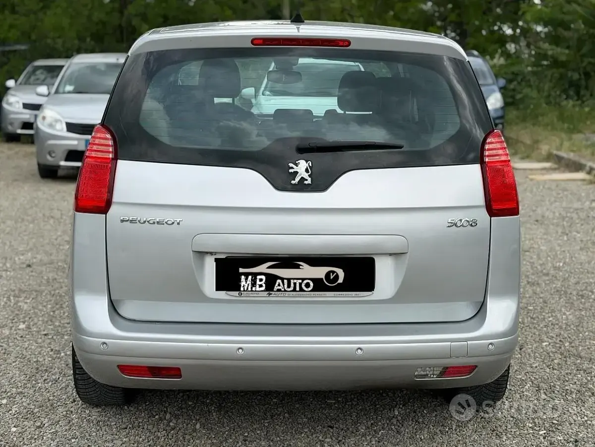 Usado Peugeot 5008 109 HP (80 kW) 2009 Cinzento Monovolume