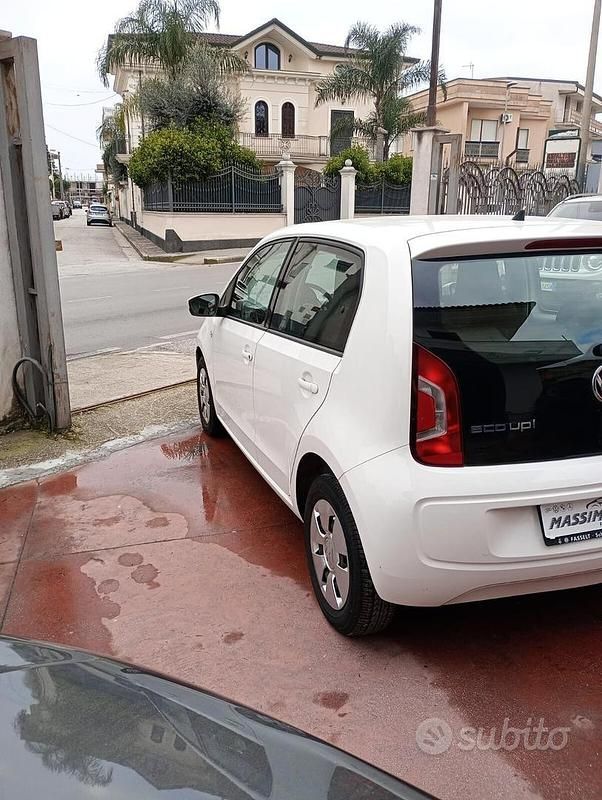 Usata VW up! 67 CV (49 kW) 2014 Bianco Utilitaria