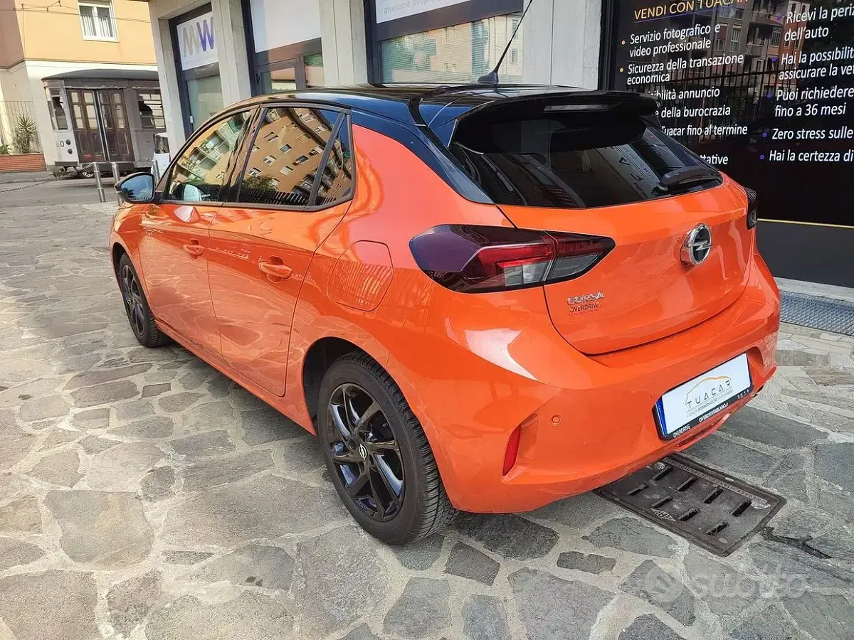 Używany Opel Corsa Design & Tech 75 KM (55 kW) 2023 Pomarańczowy Hatchback