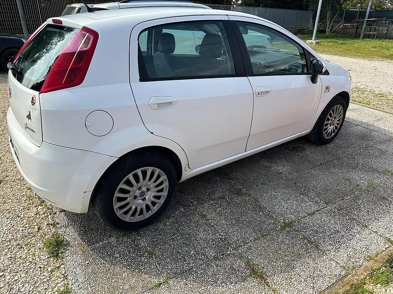 Usata Fiat Grande Punto 75 CV (55 kW) 2008 Bianco Utilitaria