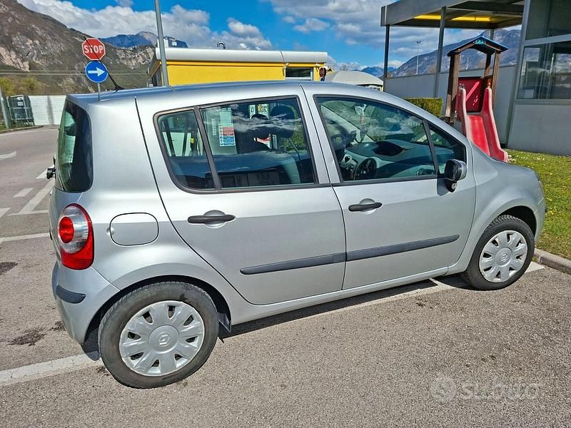Usata Renault Modus 75 CV (55 kW) 2006 Grigio Monovolume
