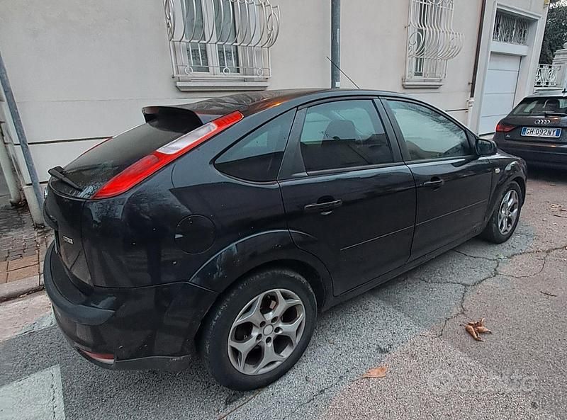 Usata Ford Focus 90 CV (66 kW) 2007 Nero Berlina