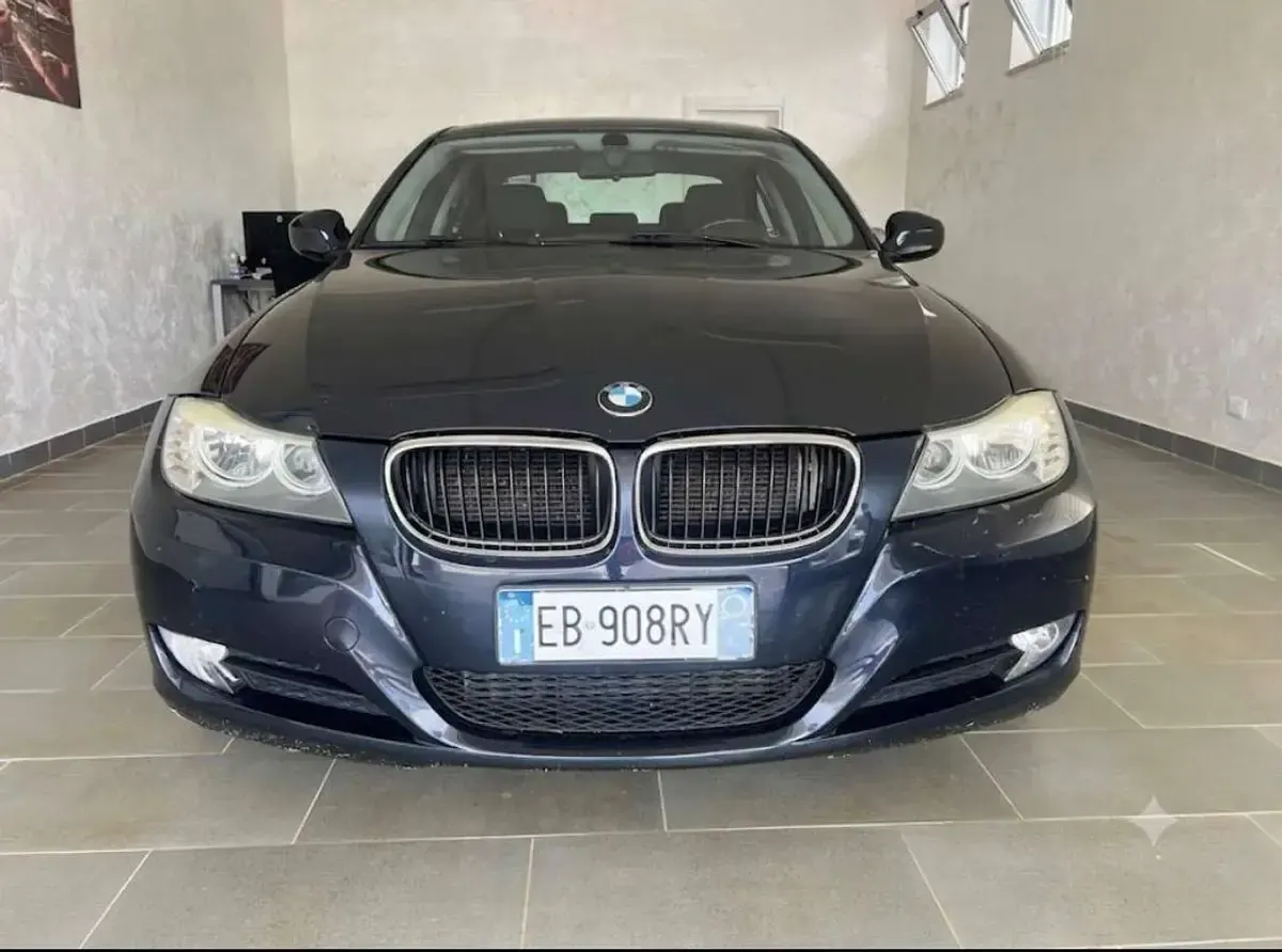 Usata BMW 320 177 CV (130 kW) 2010 Blu/azzurro Berlina