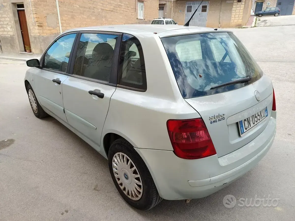 Usata Fiat Stilo Dynamic 116 CV (85 kW) 2004 Verde Berlina