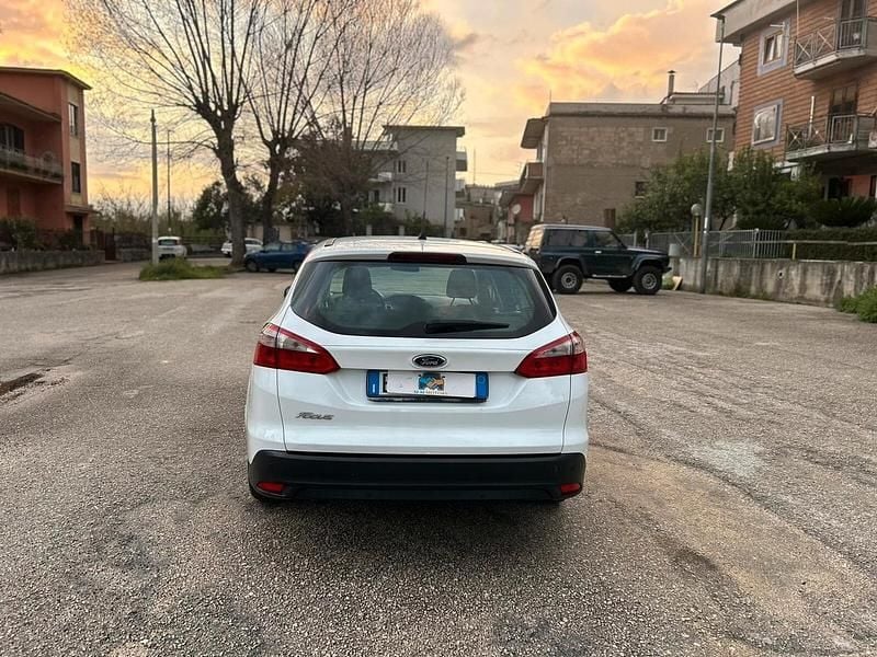 Usata Ford Focus 115 CV (84 kW) 2014 Bianco Station wagon