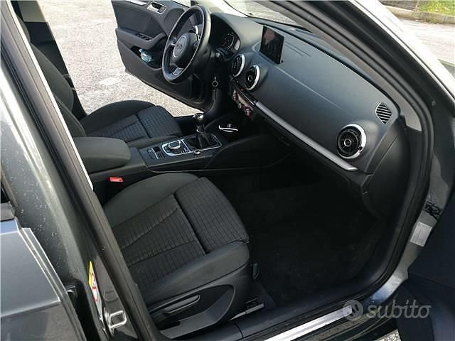 Usado Audi A3 Ambition 105 CV (77 kW) 2014 Gris Berlina
