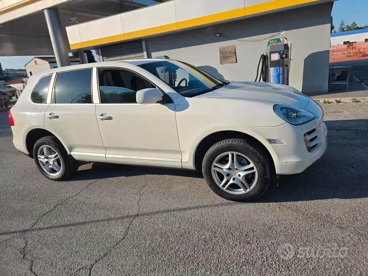 Usata Porsche Cayenne 239 CV (175 kW) 2009 Bianco SUV
