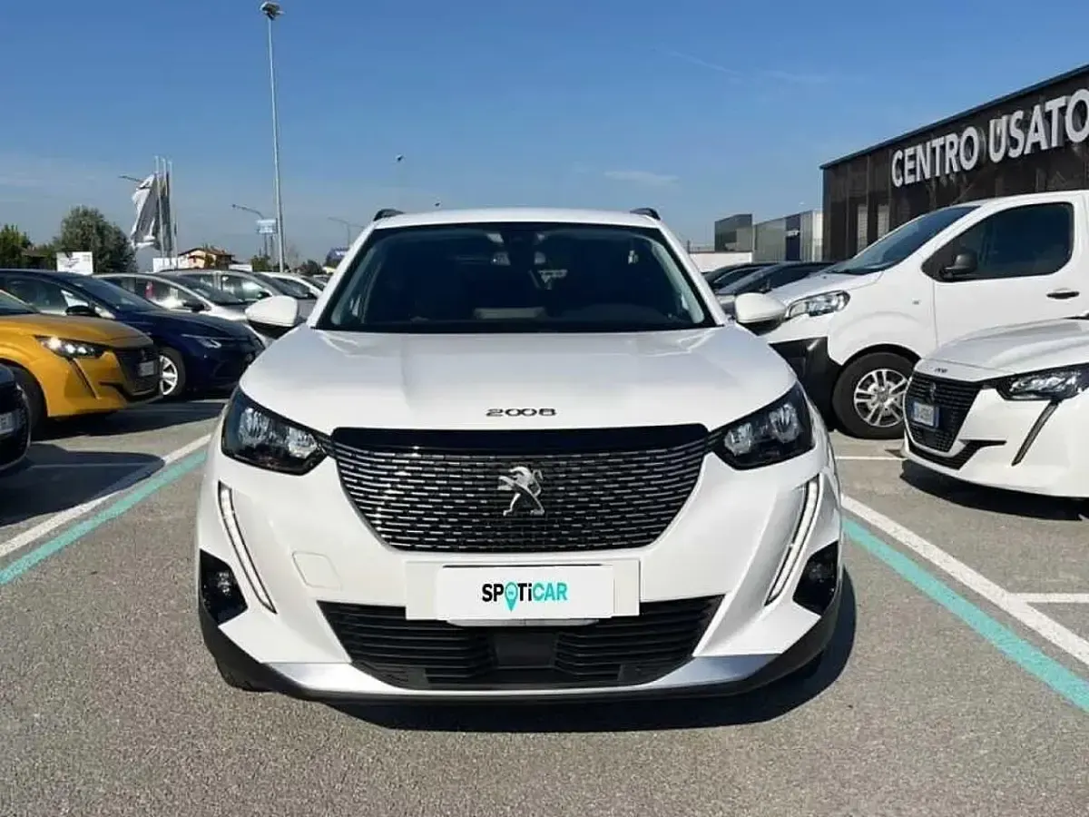 Usata Peugeot 2008 Allure 101 CV (74 kW) 2021 Banchisa SUV