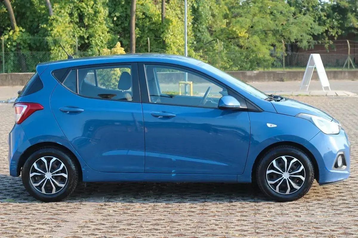 Usata Hyundai i10 Style 67 CV (49 kW) 2014 Bluazzurro Utilitaria