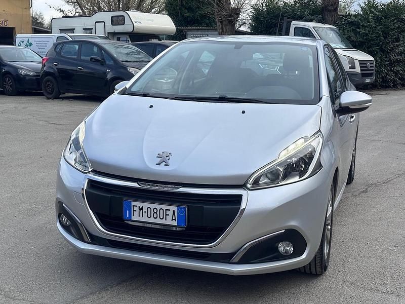 Usata Peugeot 208 Allure 81 CV (59 kW) 2018 Argento Utilitaria