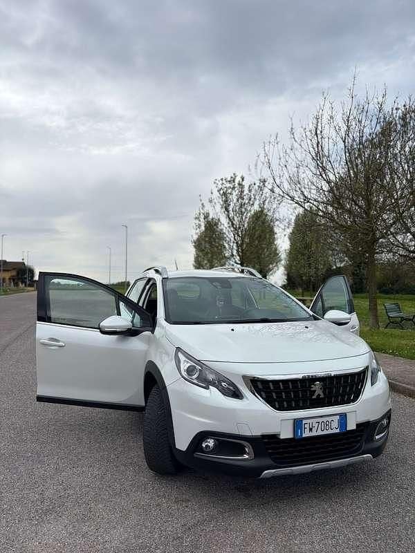 Usata Peugeot 2008 Allure 102 CV (75 kW) 2019 SUV