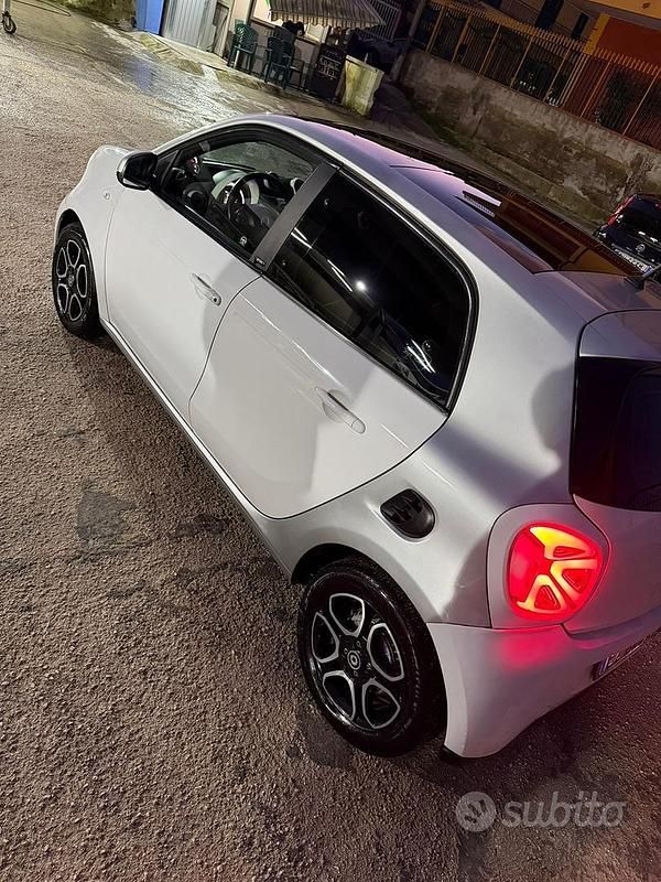 Usata Smart ForFour 71 CV (52 kW) 2016 Bianco Utilitaria