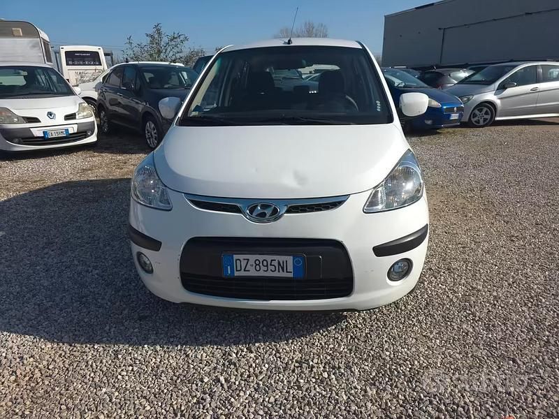 Usata Hyundai i10 Dynamiq 66 CV (48 kW) 2010 Bianco Utilitaria