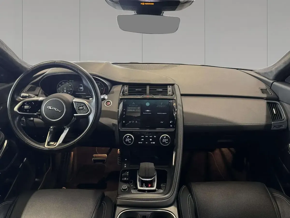 Usata Jaguar E-Pace R-Dynamic 204 CV (150 kW) 2021 Bianco SUV