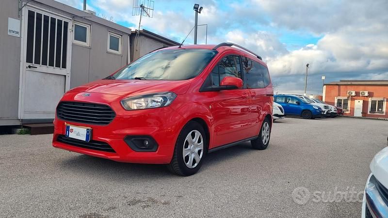 Usata Ford Tourneo Courier Sport 75 CV (55 kW) 2019 Rosso Monovolume