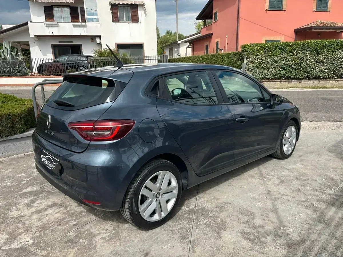 Usata Renault Clio V Techno 91 CV (66 kW) 2022 Grigio Berlina