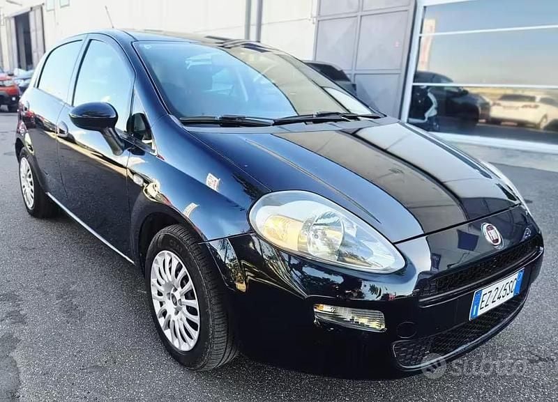 Usata Fiat Punto Lounge 75 CV (55 kW) 2015 Nero Utilitaria