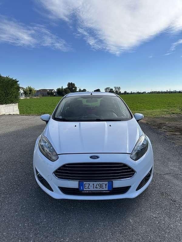 Usata 2015 Ford Fiesta Business Edition Due volumi | 4300 € (Ottimo prezzo) - Immagine 1/4