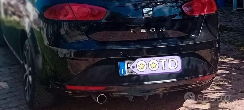 Usado Seat Leon 105 HP (77 kW) 2011 Preto Citadino