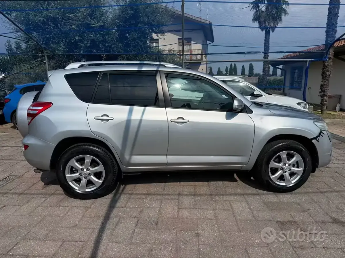Usata Toyota RAV4 150 CV (110 kW) 2010 Grigio SUV