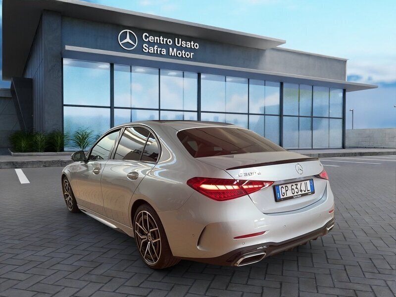 Usata Mercedes C300e AMG Line Premium 265 CV (194 kW) 2023 Argento hightech ; Berlina