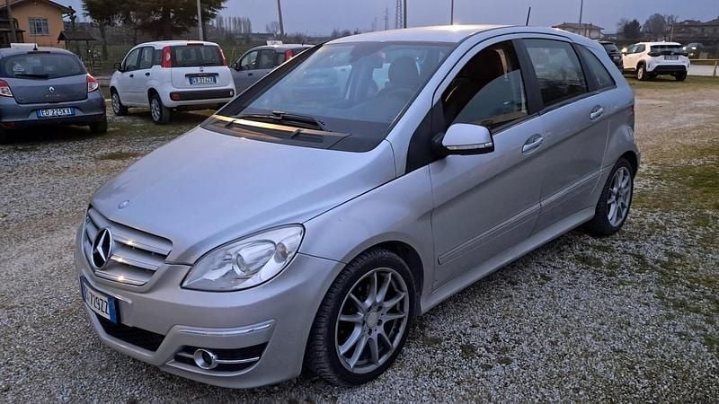 Usata Mercedes B180 Chrome 108 CV (79 kW) 2011 Argento Monovolume