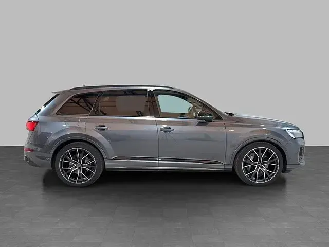 Usata Audi Q7 S-Line 286 CV (210 kW) 2025 Grigio daytona perla SUV