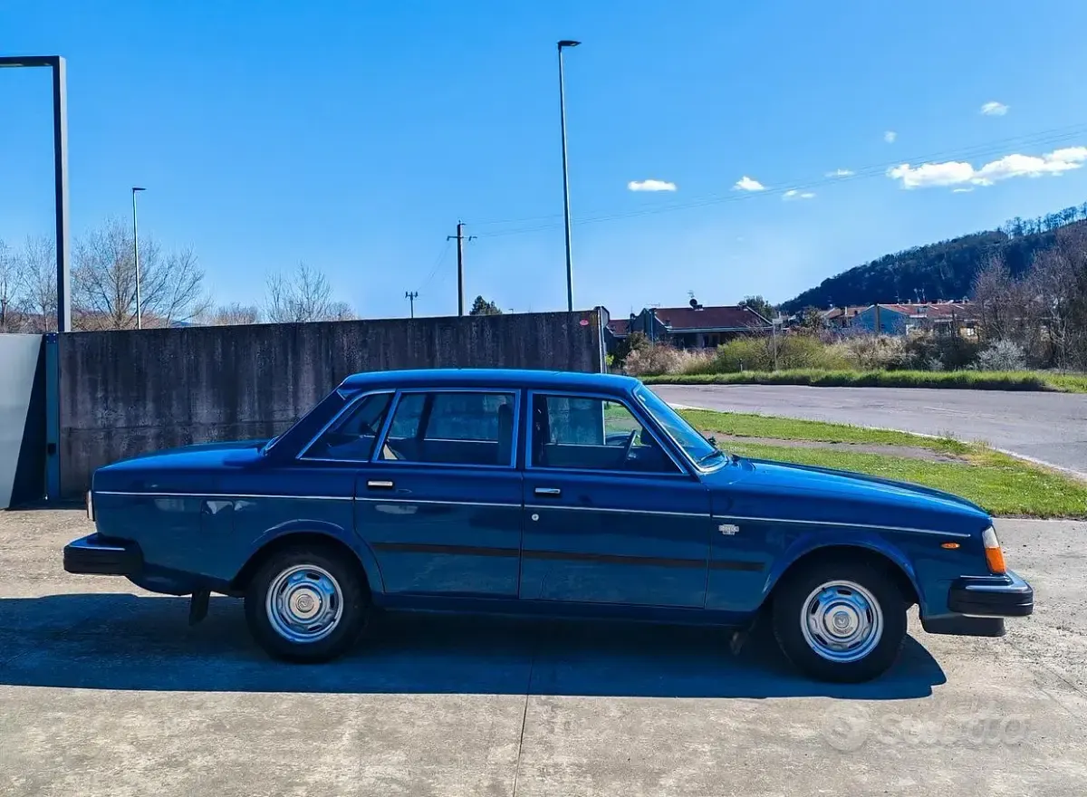 Usata Volvo 244 106 CV (77 kW) 1970 Blu Berlina