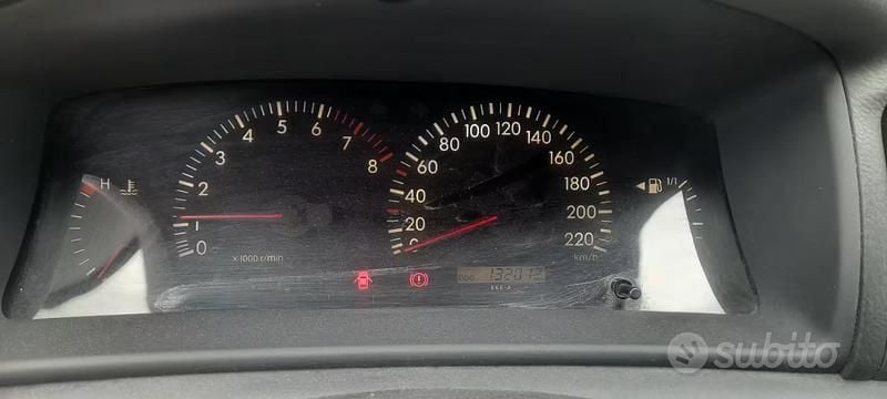 Usata Toyota Corolla 97 CV (71 kW) 2003 Grigio Berlina