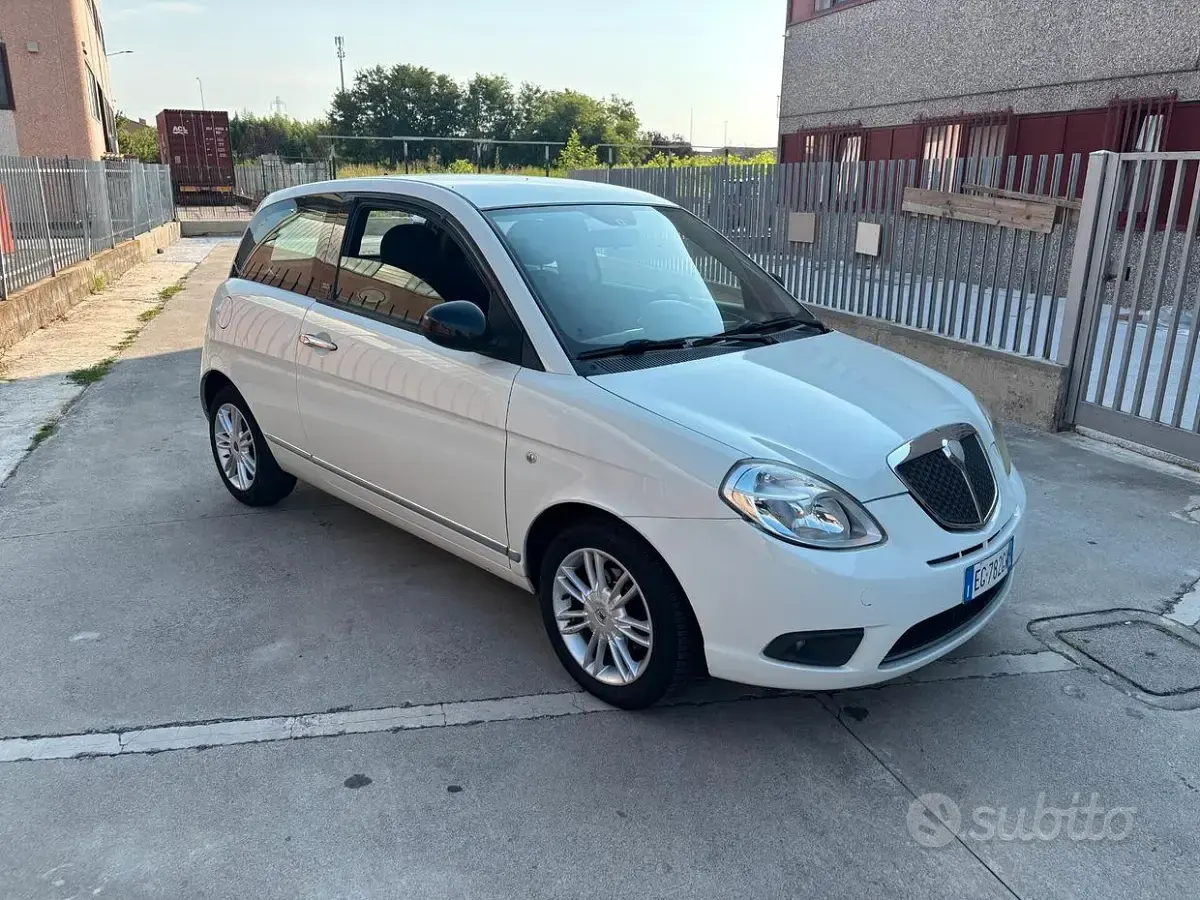 Usata Lancia Ypsilon Silver 77 CV (56 kW) 2011 Bianco Utilitaria