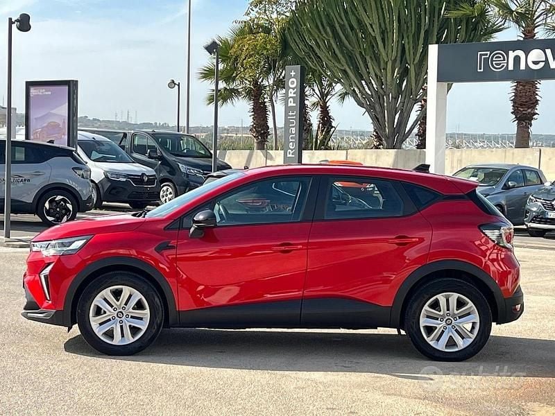 Usata Renault Captur Evolution 101 CV (74 kW) 2024 Rosso SUV