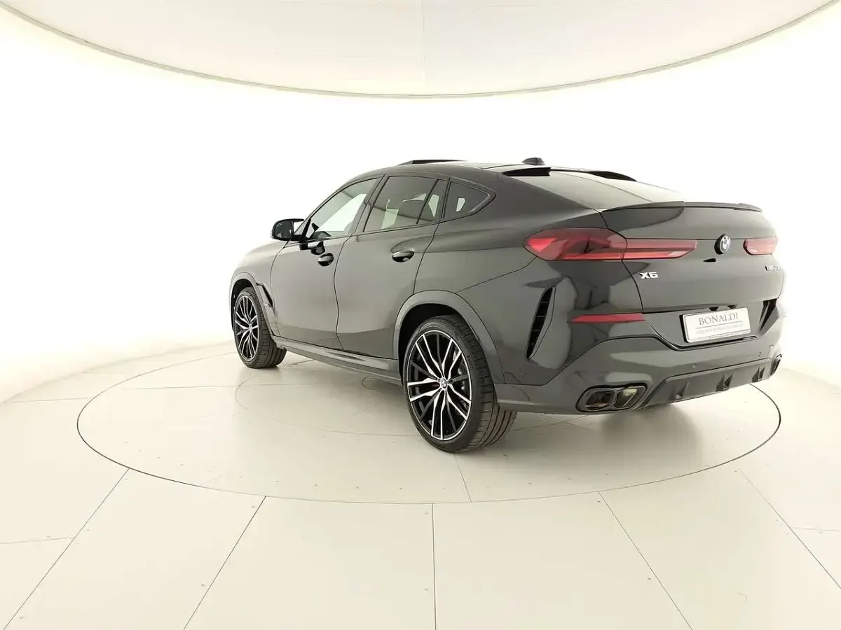 Usata BMW X6 M Sport 530 CV (389 kW) 2024 Nero metallizzato SUV