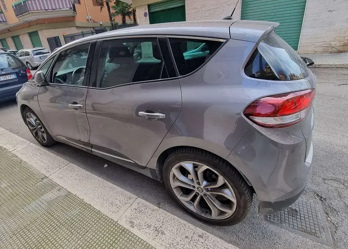 Usata Renault Scénic IV Business 120 CV (88 kW) 2019 Monovolume