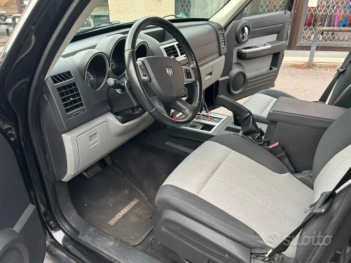 Usata Dodge Nitro 177 CV (130 kW) 2008 Nero SUV