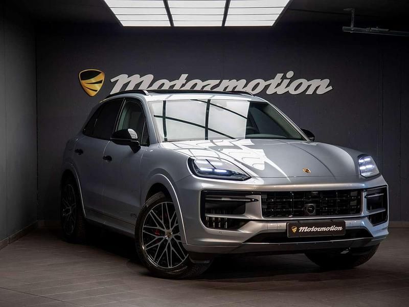 Usata Porsche Cayenne Chrono 500 CV (367 kW) 2024 Argento dolomiti SUV