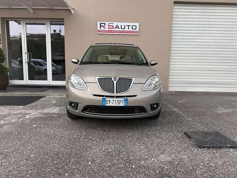 Oro Usata 2009 Lancia Ypsilon Platinum Due volumi | 3200 € (Buon prezzo) - Immagine 1/4
