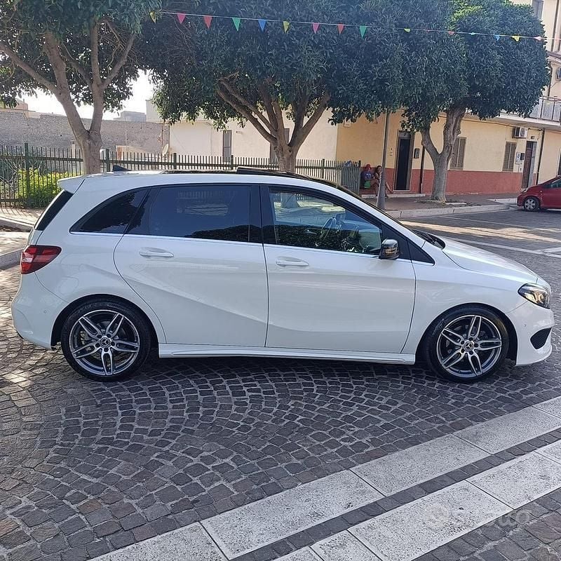 Usata Mercedes B200 AMG 136 CV (100 kW) 2018 Bianco Monovolume