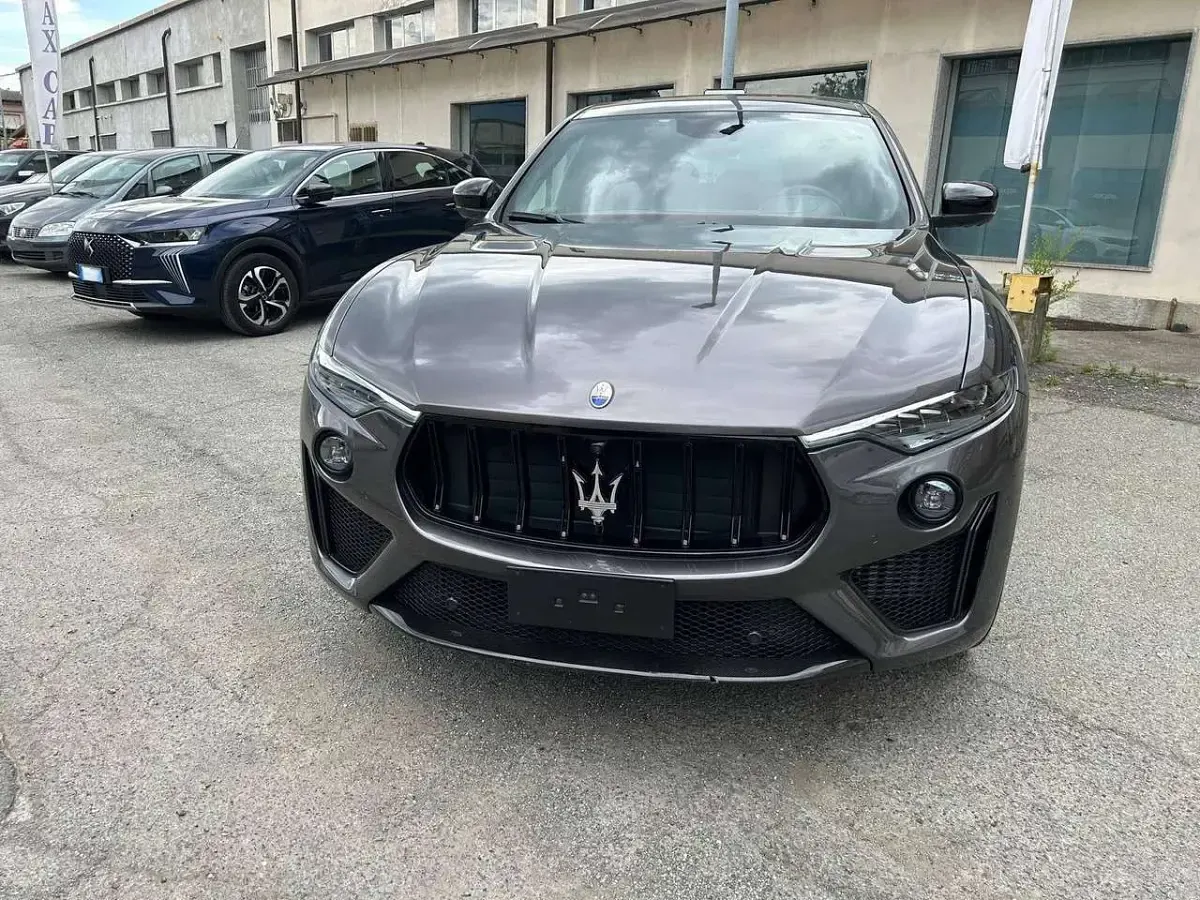 Usata Maserati Levante 581 CV (427 kW) 2021 Grigio SUV