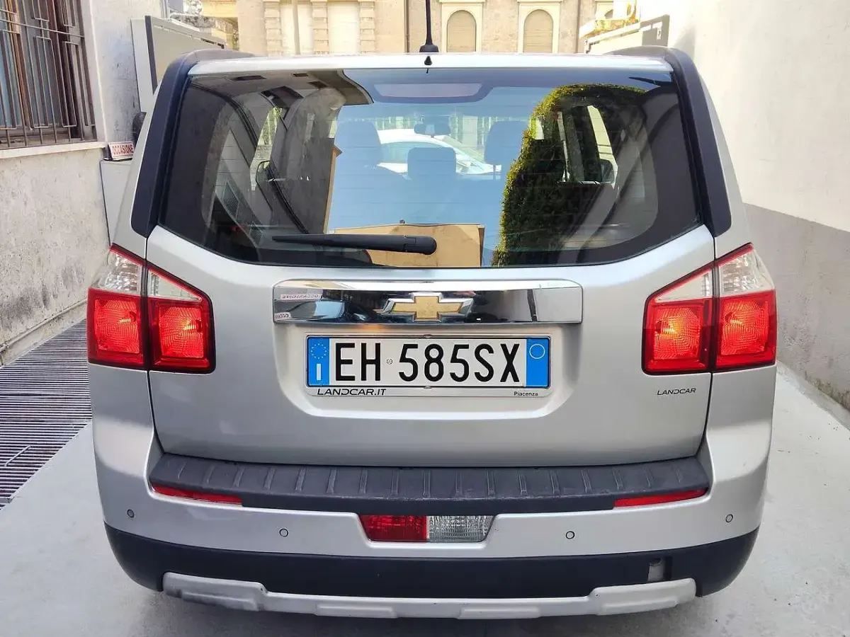 Usata Chevrolet Orlando 131 CV (96 kW) 2011 Argento Monovolume