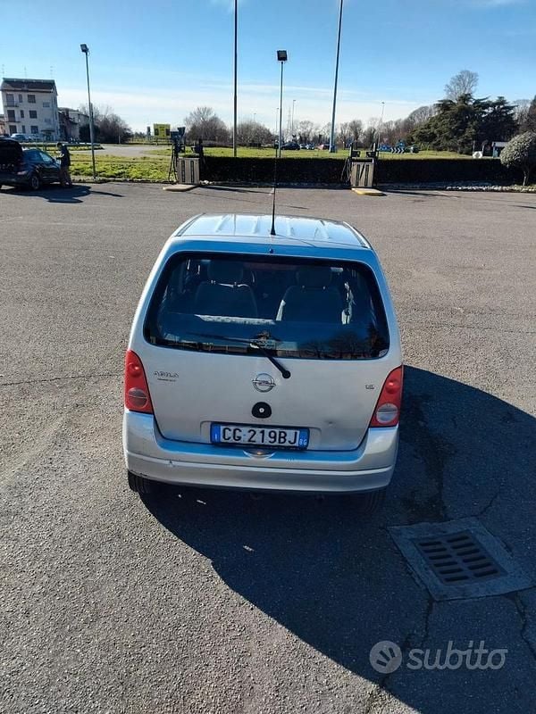 Usata Opel Agila 75 CV (55 kW) 2003 Grigio Monovolume