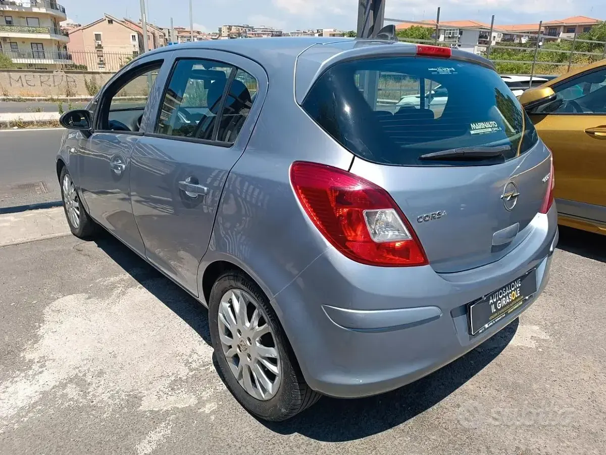 Usata Opel Corsa Cosmo 75 CV (55 kW) 2009 Blu Utilitaria