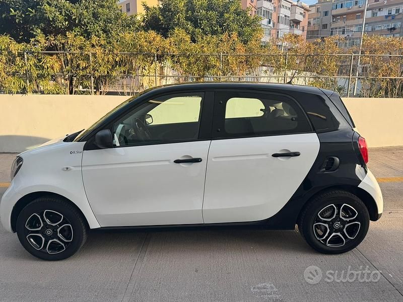 Bianco Usata 2019 Smart ForFour Due volumi | 11.000 € (Buon prezzo) - Immagine 1/4
