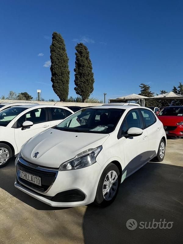 Usata Peugeot 208 GT-line 101 CV (74 kW) 2020 Bianco Utilitaria