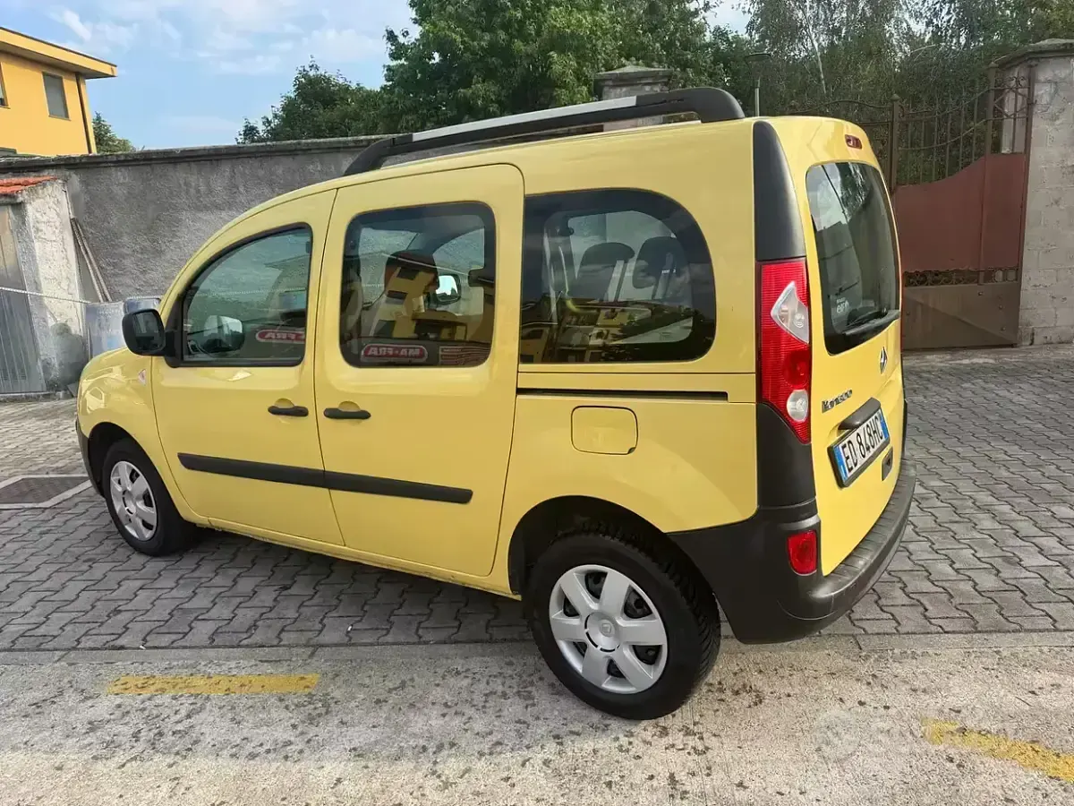 Usata Renault Kangoo 102 CV (75 kW) 2010 Giallo Monovolume