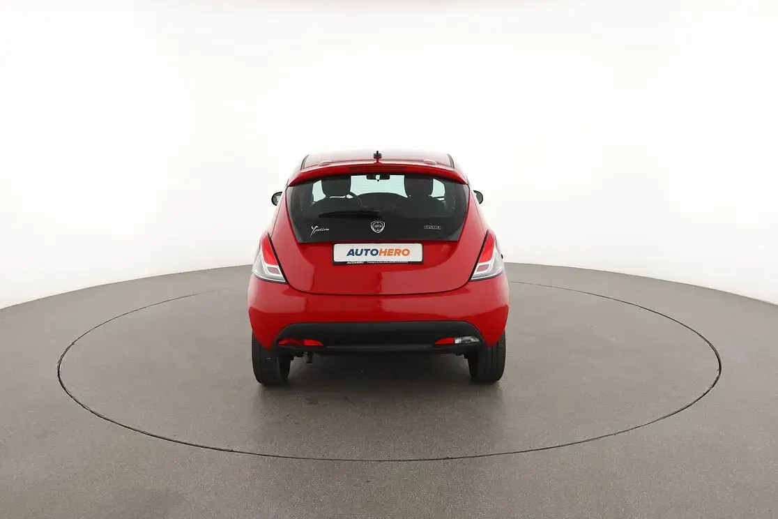 Usata Lancia Ypsilon Silver 70 CV (51 kW) 2022 Rosso Utilitaria