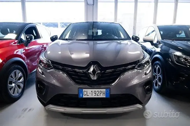 Usata Renault Captur Techno 140 CV (102 kW) 2022 Grigio SUV