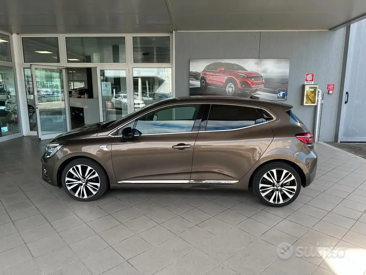 Usata Renault Clio V Initiale 131 CV (96 kW) 2020 Marrone Berlina