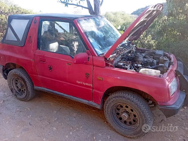 Second-hand Suzuki Vitara 75 CP (55 kW) 1989 Roșu SUV